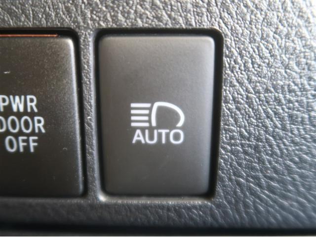 アルファードハイブリッド Ｘ　両電動ドア　ＬＥＤヘッドライト　１オーナ　横滑り防止　ＥＴＣ車載器　クルコン　リアオートエアコン　ミュージックプレイヤー接続可　メモリーナビ　キーレス　ナビ＆ＴＶ　４ＷＤ　ＤＶＤ再生　３列シート　ＰＳ（16枚目）