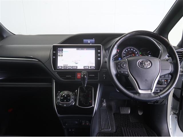 �X�^�C���b�V���ȃf�U�C���̃C���p�l�B�e����X�C�b�`�͎g���Ղ��ʒu�ɔz�u����Ă܂��B