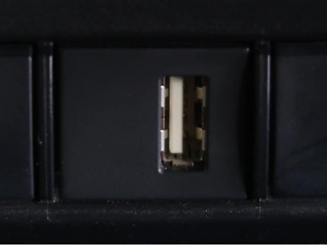 ヤリス Ｘ　ＰＣＳ　スマートキーシステム　横滑り防止装置付き　ワイヤレスキー　バックガイドモニター　盗難防止　サイドエアバック　エアコン　Ｗエアバッグ　パワーウインドウ　パワステ　運転席エアバッグ　ナビ　ＡＢＳ（21枚目）