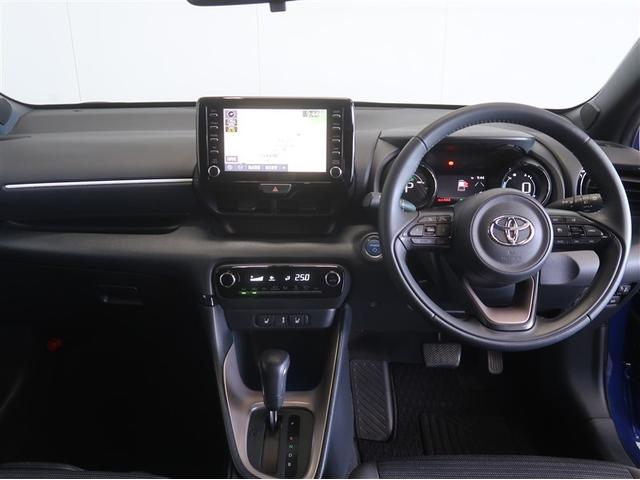 ヤリス ハイブリッドZ スマートキー&プッシュスタート パワーウィンドウ Iストップ フルセグTV サイドエアバッグ ナビ&TV LEDライト ドラレコ付 パワーステアリング ETC装備 横滑防止装置 メディアプレイヤー接続(9枚目)