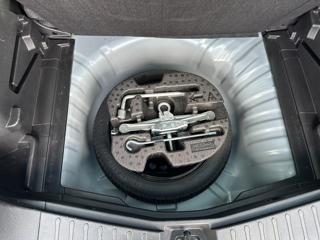 ノート Ｘ　エマージェンシーブレーキパッケージ　女性管理ユ－ザ－様下取１オ－ナ－／禁煙車／自発光タイプ２連アナログメ－タ－／スマ－トキ－２本／ナビ／地デジ／バックカメラ／Ｂｌｕｅｔｏｏｔｈオ－ディオ接続／ＡＵＸ／ＣＤ／ＤＶＤ／（32枚目）