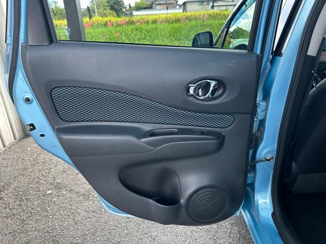 ノート Ｘ　エマージェンシーブレーキパッケージ　女性管理ユ－ザ－様下取１オ－ナ－／禁煙車／自発光タイプ２連アナログメ－タ－／スマ－トキ－２本／ナビ／地デジ／バックカメラ／Ｂｌｕｅｔｏｏｔｈオ－ディオ接続／ＡＵＸ／ＣＤ／ＤＶＤ／（51枚目）
