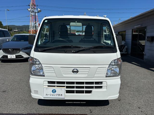 NT100クリッパートラック  管理ユ-ザ-様下取車/5速MT/下取1オ-ナ-/禁煙車/メンテナンスパック車両/シ-ト破れ無し/マニュアルエアコン/AMラジオ/パワステ付/3方開/荷台マット/鳥居付/(2枚目)