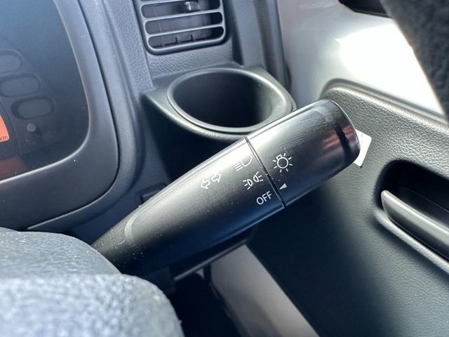 NT100クリッパートラック  管理ユ-ザ-様下取車/5速MT/下取1オ-ナ-/禁煙車/メンテナンスパック車両/シ-ト破れ無し/マニュアルエアコン/AMラジオ/パワステ付/3方開/荷台マット/鳥居付/(40枚目)