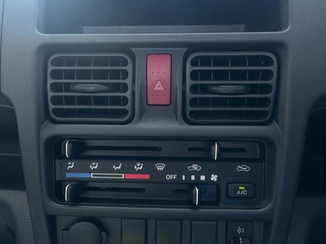 NT100クリッパートラック  管理ユ-ザ-様下取車/5速MT/下取1オ-ナ-/禁煙車/メンテナンスパック車両/シ-ト破れ無し/マニュアルエアコン/AMラジオ/パワステ付/3方開/荷台マット/鳥居付/(43枚目)