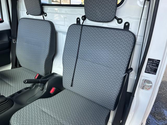 NT100クリッパートラック  管理ユ-ザ-様下取車/5速MT/下取1オ-ナ-/禁煙車/メンテナンスパック車両/シ-ト破れ無し/マニュアルエアコン/AMラジオ/パワステ付/3方開/荷台マット/鳥居付/(51枚目)