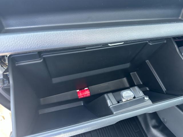 NT100クリッパートラック  管理ユ-ザ-様下取車/5速MT/下取1オ-ナ-/禁煙車/メンテナンスパック車両/シ-ト破れ無し/マニュアルエアコン/AMラジオ/パワステ付/3方開/荷台マット/鳥居付/(54枚目)