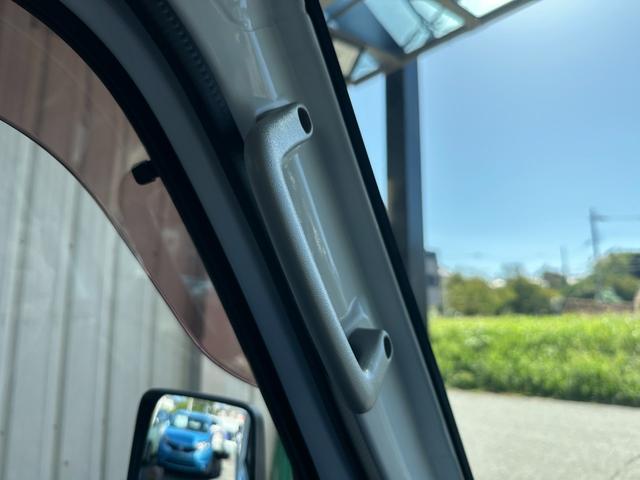 NT100クリッパートラック  管理ユ-ザ-様下取車/5速MT/下取1オ-ナ-/禁煙車/メンテナンスパック車両/シ-ト破れ無し/マニュアルエアコン/AMラジオ/パワステ付/3方開/荷台マット/鳥居付/(59枚目)