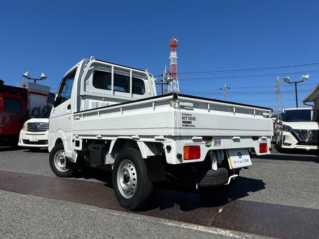 NT100クリッパートラック  管理ユ-ザ-様下取車/5速MT/下取1オ-ナ-/禁煙車/メンテナンスパック車両/シ-ト破れ無し/マニュアルエアコン/AMラジオ/パワステ付/3方開/荷台マット/鳥居付/(61枚目)