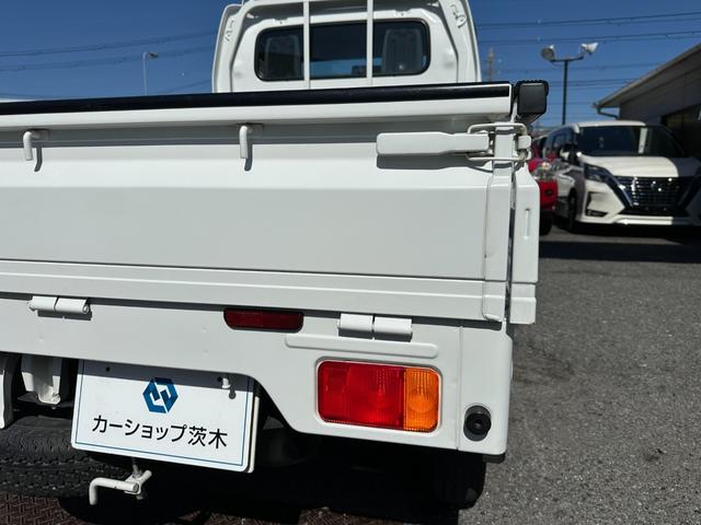 NT100クリッパートラック  管理ユ-ザ-様下取車/5速MT/下取1オ-ナ-/禁煙車/メンテナンスパック車両/シ-ト破れ無し/マニュアルエアコン/AMラジオ/パワステ付/3方開/荷台マット/鳥居付/(66枚目)