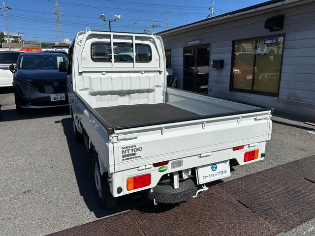 NT100クリッパートラック  管理ユ-ザ-様下取車/5速MT/下取1オ-ナ-/禁煙車/メンテナンスパック車両/シ-ト破れ無し/マニュアルエアコン/AMラジオ/パワステ付/3方開/荷台マット/鳥居付/(67枚目)