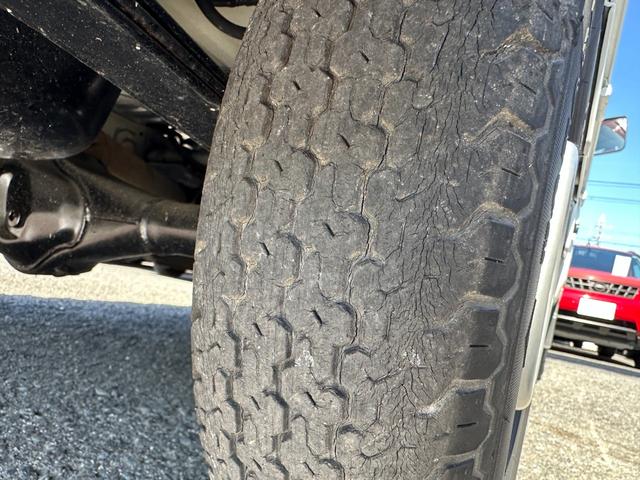 NT100クリッパートラック  管理ユ-ザ-様下取車/5速MT/下取1オ-ナ-/禁煙車/メンテナンスパック車両/シ-ト破れ無し/マニュアルエアコン/AMラジオ/パワステ付/3方開/荷台マット/鳥居付/(71枚目)