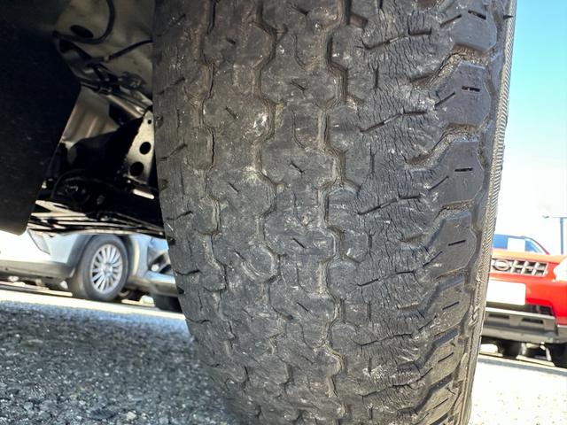 NT100クリッパートラック  管理ユ-ザ-様下取車/5速MT/下取1オ-ナ-/禁煙車/メンテナンスパック車両/シ-ト破れ無し/マニュアルエアコン/AMラジオ/パワステ付/3方開/荷台マット/鳥居付/(73枚目)