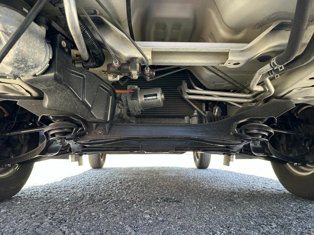 NT100クリッパートラック  管理ユ-ザ-様下取車/5速MT/下取1オ-ナ-/禁煙車/メンテナンスパック車両/シ-ト破れ無し/マニュアルエアコン/AMラジオ/パワステ付/3方開/荷台マット/鳥居付/(74枚目)