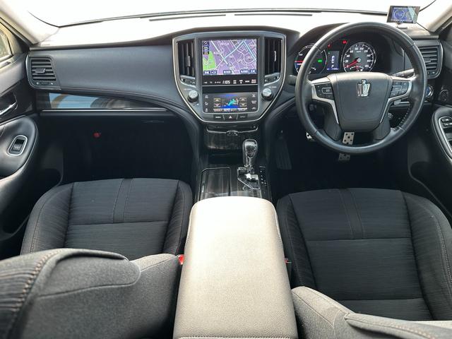 【毎日営業】　カーショップ茨木は年中無休です。（毎日お客様・業者様の出入りがある為）　営業時間は９：００〜１９：００までです。お忙しい方はご相談下さい。出張商談・営業時間延長などご要望にお応えします。