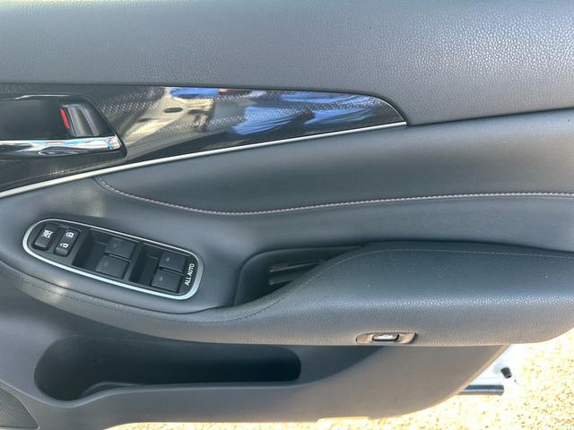 【販売責任者　尾寺（オノデラ）の得意分野】　カスタム分野（パーツ取付含む）は私にお任せください。男のロマン・・・車ですよね。