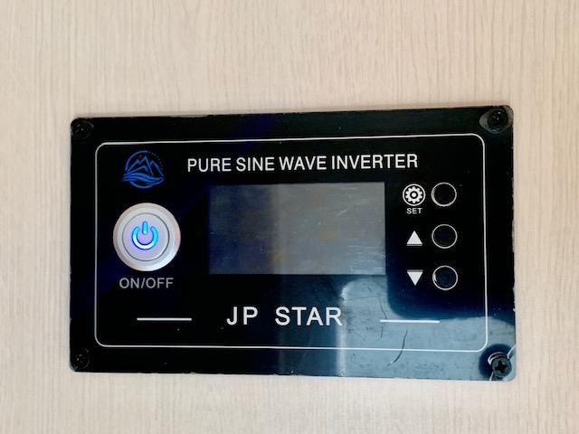 エクストラ キャンピング JPSTAR-H1プラス 4WD ソファーベッド テーブル バンクベッド 専用レザーシート 3000Wインバーター 100V外部電源 電動サイドオーニング 150Wソーラーパネル(44枚目)