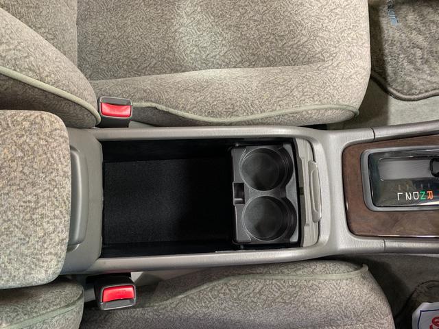 マークII グランデ　運転席パワーシート　純正ＣＤオーディオ　ＥＴＣ　オートライト　フォグランプ　キーレスエントリー　オートエアコン　チルトステアリング　電格ドアミラー　純正１５インチアルミホイール　禁煙車（17枚目）