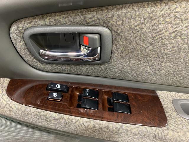 マークII グランデ　運転席パワーシート　純正ＣＤオーディオ　ＥＴＣ　オートライト　フォグランプ　キーレスエントリー　オートエアコン　チルトステアリング　電格ドアミラー　純正１５インチアルミホイール　禁煙車（19枚目）