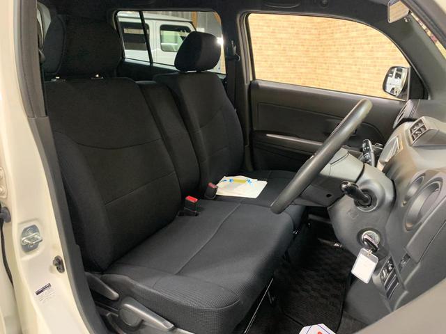 bB Z トヨタ純正ナビ・ワンセグTV バックカメラ ビルトインETC オートエアコン 収納付大型アームレスト フロントベンチシート ウインカーミラー 禁煙車 1オーナー 走行2万台(5枚目)