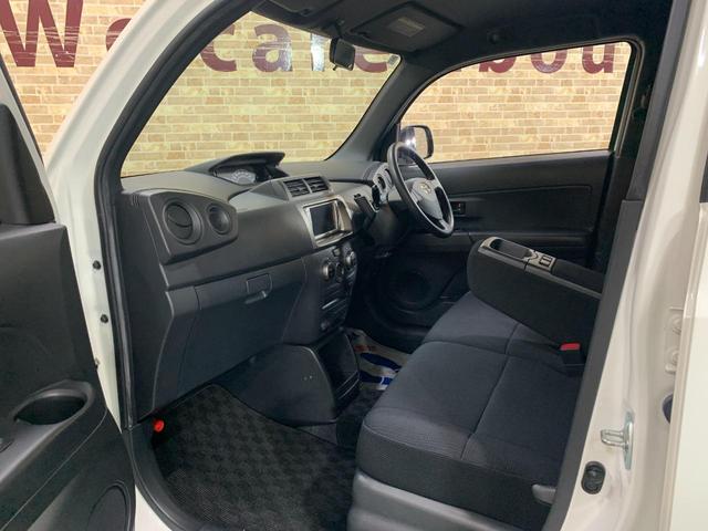 bB Z トヨタ純正ナビ・ワンセグTV バックカメラ ビルトインETC オートエアコン 収納付大型アームレスト フロントベンチシート ウインカーミラー 禁煙車 1オーナー 走行2万台(9枚目)