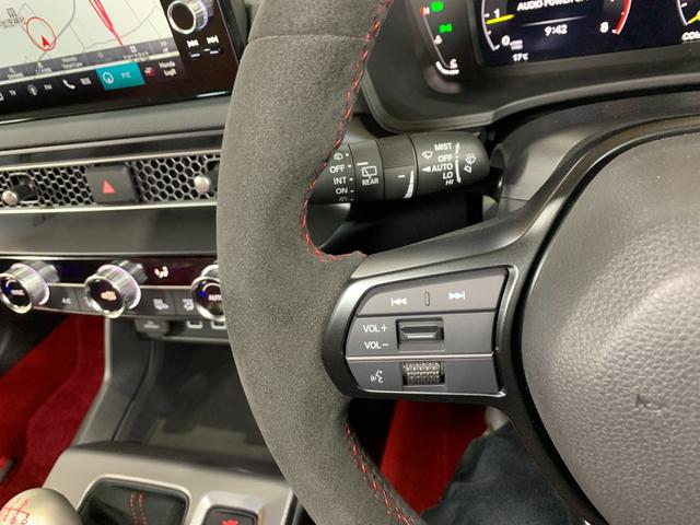 シビック タイプR 登録済未使用車 スマホ連携9インチ純正ナビ・フルセグTV・Bluetooth ETC2.0車載器 LEDヘッドライト レーダークルーズコントロール クリアランスソナー フレームレッド(10枚目)
