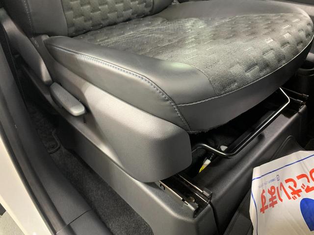 ヴォクシー Ｓ－Ｚ　純正Ｄオーディオ・フルセグＴＶ・ＣＤ・ＤＶＤスロット・ＨＤＭＩ　全方位カメラ　ＥＴＣ　両パワスラ　１，２列目シートＨ　ＢＳＭ　Ｄミラー　３眼ＬＥＤ　快適利便・ドライビングサポートＰ　Ｔチームメイト（9枚目）