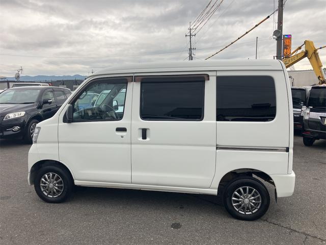 ハイゼットカーゴ ＤＸ　Ｃｌａｒｉｏｎナビ　ワンセグＴＶ　キーレス　Ｂｌｕｅｔｏｏｔｈ接続　エアコン　運転席・助手席エアバッグ（5枚目）