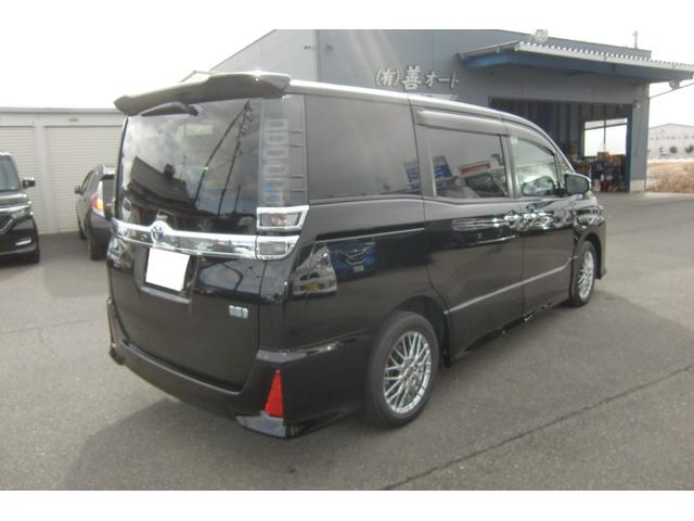 ヴォクシー ハイブリッドＺＳ　煌ＩＩＩ　アルパイン１１インチナビ・後席モニター　トヨタセーフティセンス　両側パワースライドドア　ハーフレザーシート　Ｆ席シートヒーター　クルコン　Ｒオートエアコン　スマートキー２個　スペアタイヤ（10枚目）