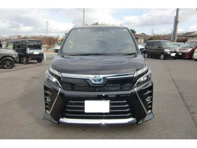 ヴォクシー ハイブリッドＺＳ　煌ＩＩＩ　アルパイン１１インチナビ・後席モニター　トヨタセーフティセンス　両側パワースライドドア　ハーフレザーシート　Ｆ席シートヒーター　クルコン　Ｒオートエアコン　スマートキー２個　スペアタイヤ（11枚目）