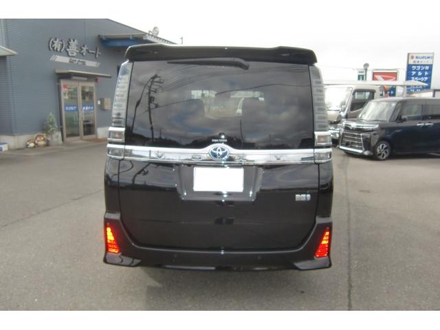 ヴォクシー ハイブリッドＺＳ　煌ＩＩＩ　アルパイン１１インチナビ・後席モニター　トヨタセーフティセンス　両側パワースライドドア　ハーフレザーシート　Ｆ席シートヒーター　クルコン　Ｒオートエアコン　スマートキー２個　スペアタイヤ（12枚目）