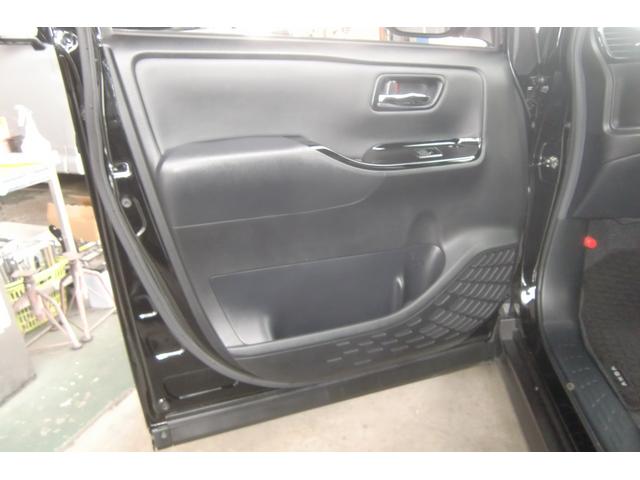 ヴォクシー ハイブリッドＺＳ　煌ＩＩＩ　アルパイン１１インチナビ・後席モニター　トヨタセーフティセンス　両側パワースライドドア　ハーフレザーシート　Ｆ席シートヒーター　クルコン　Ｒオートエアコン　スマートキー２個　スペアタイヤ（30枚目）