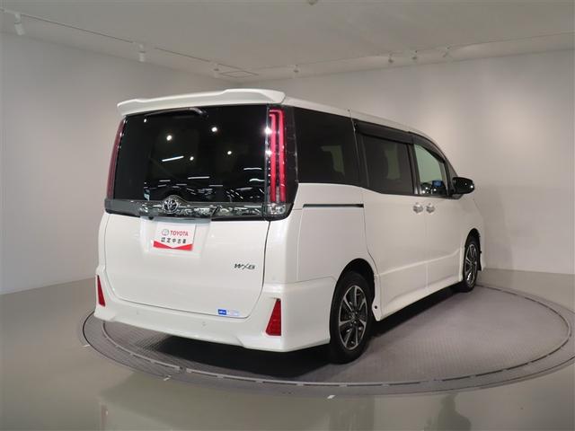 ノア Ｓｉ　ダブルバイビーＩＩＩ　フルセグ　メモリーナビ　ＤＶＤ再生　後席モニター　バックカメラ　衝突被害軽減システム　ＥＴＣ　ドラレコ　両側電動スライド　ＬＥＤヘッドランプ　ウオークスルー　乗車定員７人　３列シート　ワンオーナー（3枚目）