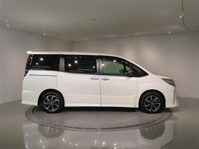 ノア Ｓｉ　ダブルバイビーＩＩＩ　フルセグ　メモリーナビ　ＤＶＤ再生　後席モニター　バックカメラ　衝突被害軽減システム　ＥＴＣ　ドラレコ　両側電動スライド　ＬＥＤヘッドランプ　ウオークスルー　乗車定員７人　３列シート　ワンオーナー（4枚目）