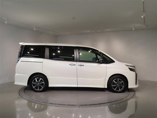 ヴォクシー ＺＳ　煌ＩＩ　フルセグ　メモリーナビ　ＤＶＤ再生　後席モニター　バックカメラ　衝突被害軽減システム　ＥＴＣ　ドラレコ　両側電動スライド　ＬＥＤヘッドランプ　ウオークスルー　乗車定員７人　３列シート　ワンオーナー（4枚目）