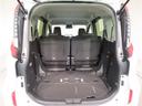 サードシートをダイブダウン格納すれば、キャンプのときもゆったり座れて荷物もたくさん運べます