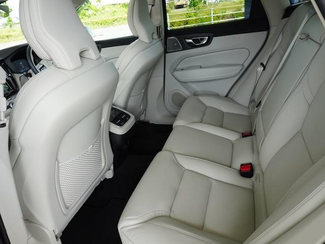 ＸＣ６０ Ｂ５　ＡＷＤ　インスクリプション　サンルーフ／Ｂ＆Ｗ／エアサス／レザーシート／ベンチレーション／Ｇｏｏｇｌｅナビ／Ｂｌｕｅｔｏｏｔｈ接続／アラウンドビューモニター／衝突軽減ブレーキ／レーダークルコン／前後コーナーセンサー（19枚目）