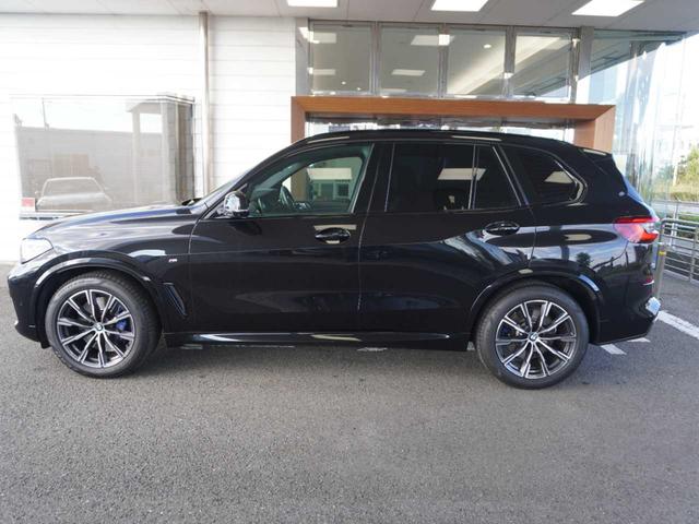 X5 xDrive 35d Mスポーツ ユーザー買取車両/保証書付/R3・R4記録簿付/サンルーフ/黒色レザーシート/HDDナビ/フルセグTV/全周囲カメラ/バックモニタ/レーダークルコン/シートメモリ(7枚目)