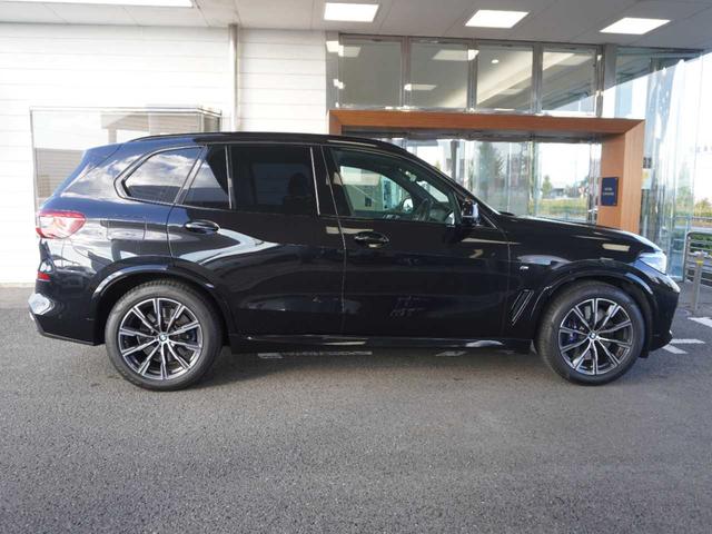 X5 xDrive 35d Mスポーツ ユーザー買取車両/保証書付/R3・R4記録簿付/サンルーフ/黒色レザーシート/HDDナビ/フルセグTV/全周囲カメラ/バックモニタ/レーダークルコン/シートメモリ(11枚目)