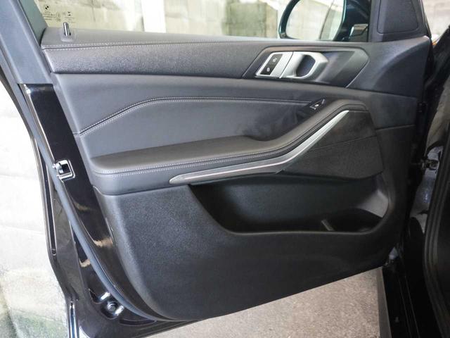 X5 xDrive 35d Mスポーツ ユーザー買取車両/保証書付/R3・R4記録簿付/サンルーフ/黒色レザーシート/HDDナビ/フルセグTV/全周囲カメラ/バックモニタ/レーダークルコン/シートメモリ(56枚目)