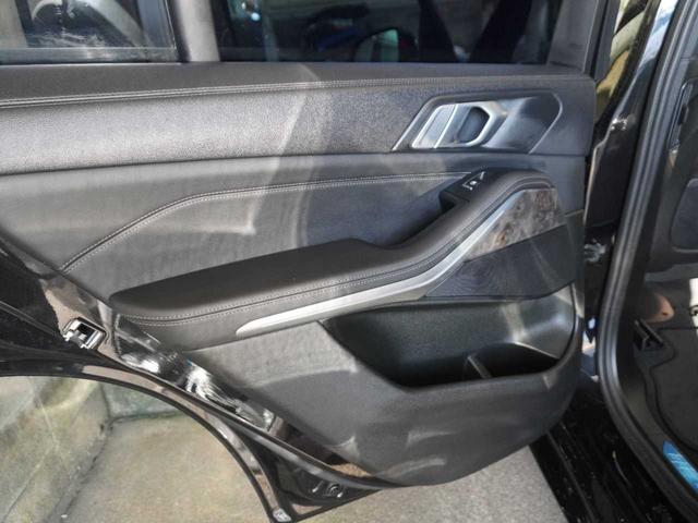 X5 xDrive 35d Mスポーツ ユーザー買取車両/保証書付/R3・R4記録簿付/サンルーフ/黒色レザーシート/HDDナビ/フルセグTV/全周囲カメラ/バックモニタ/レーダークルコン/シートメモリ(59枚目)