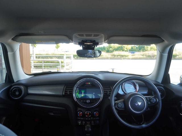 �o���L���ȃ��J�j�b�N�ɂ�鐮���ł��Ԏ��̂̏�Ԃ͂������A���i�W���O�ɎГ��w���i���Z���^�[�x�ɂē��E�O�����ɗǎ��ȏ�Ԃɖ����グ�A���Ԃ����񋟏o����l�A�^�c���Ă���܂��B