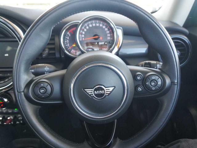 �o���L���ȃ��J�j�b�N�ɂ�鐮���ł��Ԏ��̂̏�Ԃ͂������A���i�W���O�ɎГ��w���i���Z���^�[�x�ɂē��E�O�����ɗǎ��ȏ�Ԃɖ����グ�A���Ԃ����񋟏o����l�A�^�c���Ă���܂��B