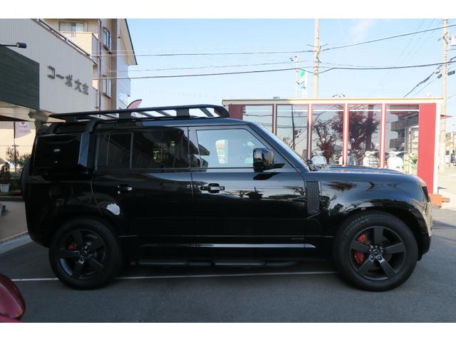 ディフェンダー １１０Ｘ　Ｄ３００　１１０　Ｘ　Ｄ３００　ディーゼルターボ　４ＷＤブラックエクステリア　コールドクライメートパック茶革ルーフキャリアサイドステップ　ＭＥＲＩＤＩＡＮサラウンドワンオーナー　新車保証付きサントリーニブラック（5枚目）