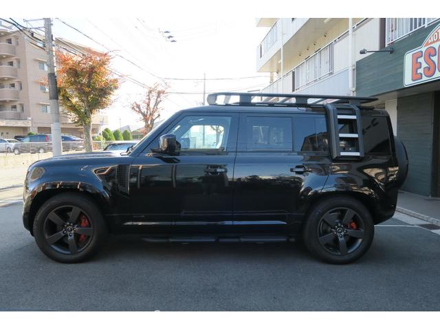 ディフェンダー １１０Ｘ　Ｄ３００　１１０　Ｘ　Ｄ３００　ディーゼルターボ　４ＷＤブラックエクステリア　コールドクライメートパック茶革ルーフキャリアサイドステップ　ＭＥＲＩＤＩＡＮサラウンドワンオーナー　新車保証付きサントリーニブラック（6枚目）