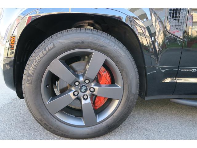 ディフェンダー １１０Ｘ　Ｄ３００　１１０　Ｘ　Ｄ３００　ディーゼルターボ　４ＷＤブラックエクステリア　コールドクライメートパック茶革ルーフキャリアサイドステップ　ＭＥＲＩＤＩＡＮサラウンドワンオーナー　新車保証付きサントリーニブラック（23枚目）