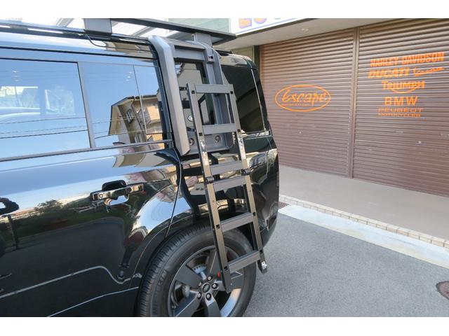 ディフェンダー １１０Ｘ　Ｄ３００　１１０　Ｘ　Ｄ３００　ディーゼルターボ　４ＷＤブラックエクステリア　コールドクライメートパック茶革ルーフキャリアサイドステップ　ＭＥＲＩＤＩＡＮサラウンドワンオーナー　新車保証付きサントリーニブラック（31枚目）