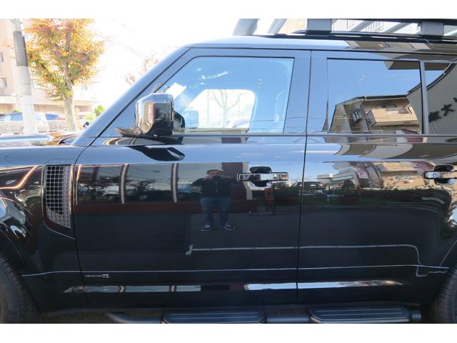 ディフェンダー １１０Ｘ　Ｄ３００　１１０　Ｘ　Ｄ３００　ディーゼルターボ　４ＷＤブラックエクステリア　コールドクライメートパック茶革ルーフキャリアサイドステップ　ＭＥＲＩＤＩＡＮサラウンドワンオーナー　新車保証付きサントリーニブラック（42枚目）