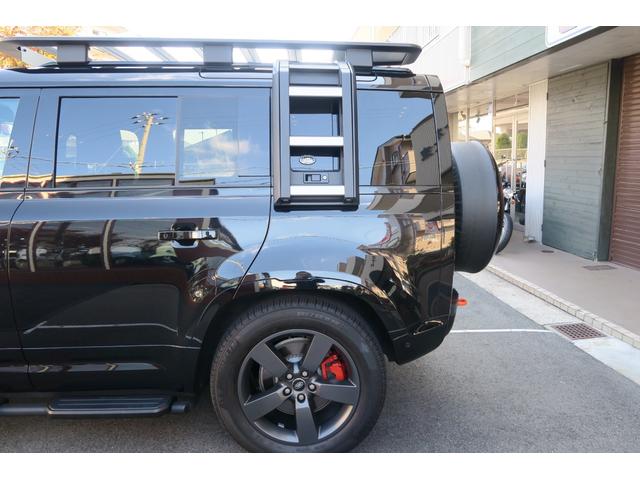 ディフェンダー １１０Ｘ　Ｄ３００　１１０　Ｘ　Ｄ３００　ディーゼルターボ　４ＷＤブラックエクステリア　コールドクライメートパック茶革ルーフキャリアサイドステップ　ＭＥＲＩＤＩＡＮサラウンドワンオーナー　新車保証付きサントリーニブラック（43枚目）