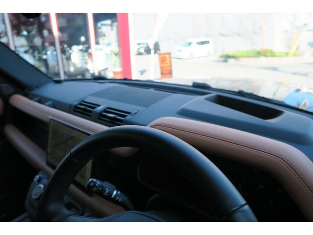 ディフェンダー １１０Ｘ　Ｄ３００　１１０　Ｘ　Ｄ３００　ディーゼルターボ　４ＷＤブラックエクステリア　コールドクライメートパック茶革ルーフキャリアサイドステップ　ＭＥＲＩＤＩＡＮサラウンドワンオーナー　新車保証付きサントリーニブラック（57枚目）